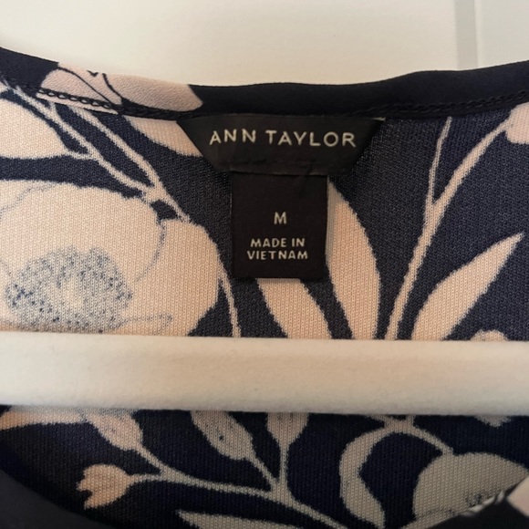 Ann Taylor 474432 Mixed Media Keyhole Tee Size M - Picture 3 of 11